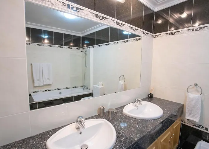 49 Presa Da Moura - Superbly 2 Bed Townhouse Semesterbostad