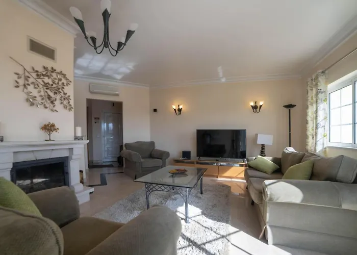 49 Presa Da Moura - Superbly 2 Bed Townhouse Semesterbostad