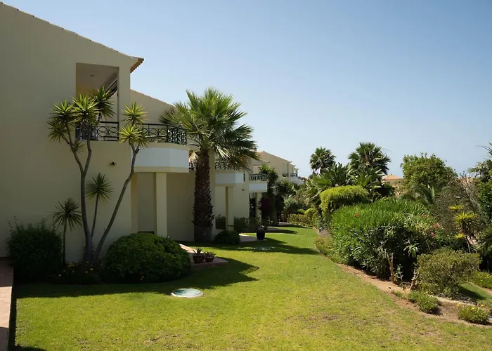 49 Presa Da Moura - Superbly 2 Bed Townhouse *